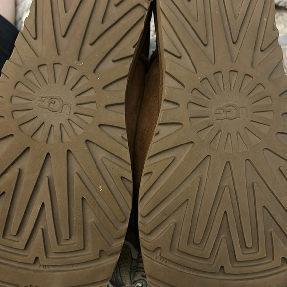 Ugg Bailey Button Mini in women’s size 7 in chestnut - Picture 2 of 11